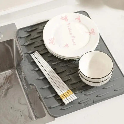 DryDefend™ – Angled Silicone Drying Mat (50% Off)